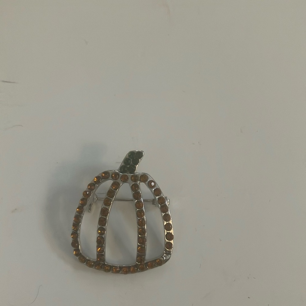 Lightweight pumpkin brooch